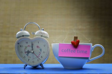 Kahve ile çalar saat ahşap tablo