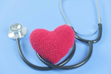 Masada kalbi olan steteskop..