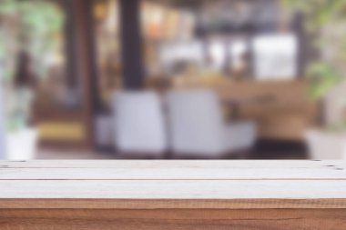 Boş tahta masa üstü