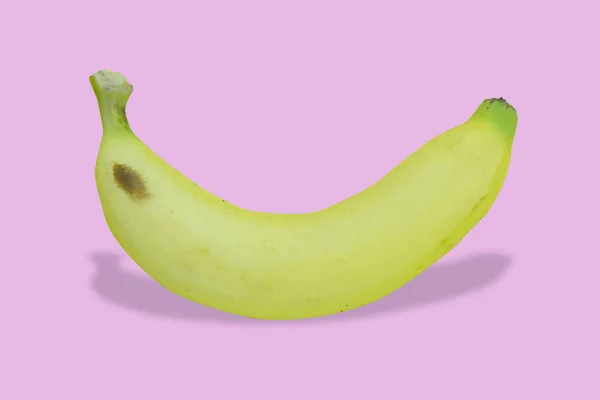 Single banana on a pink background — 스톡 사진