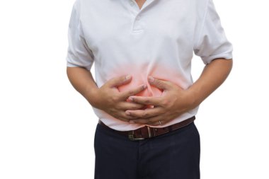 Genç adamın karnı ağrıyor.