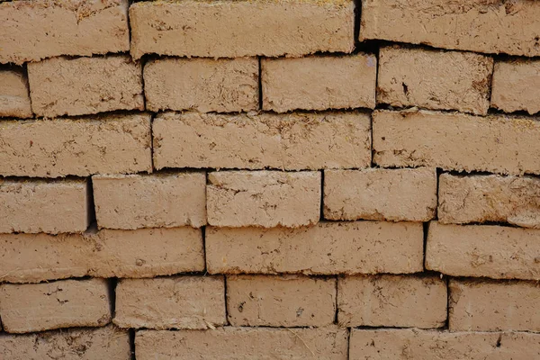 Cegły lub cegły błotne do budowy glinianego domu. — Zdjęcie stockowe