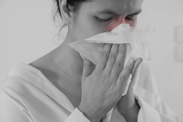 Asian woman has runny and common cold. — Stock Photo, Image