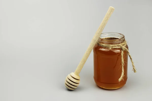 Μέλι Dipper Και Γυάλινο Βάζο — Φωτογραφία Αρχείου