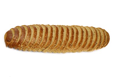 Beyaz arka planda izole edilmiş bir somun ekmek.