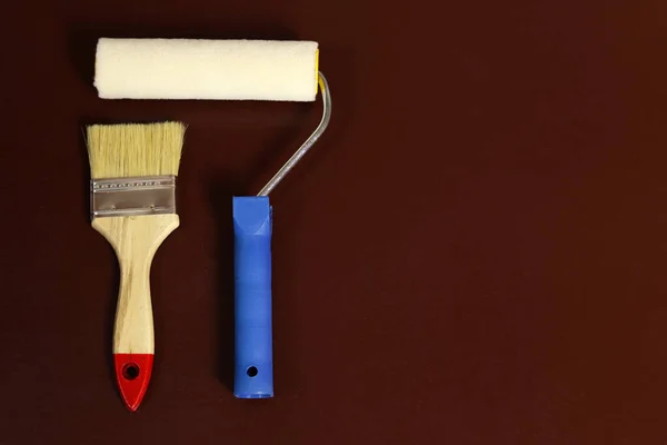 Boyama Araçları Fırça Koyu Kahverengi Arkaplan Silindiri Metin Için Kopyalama — Stok fotoğraf