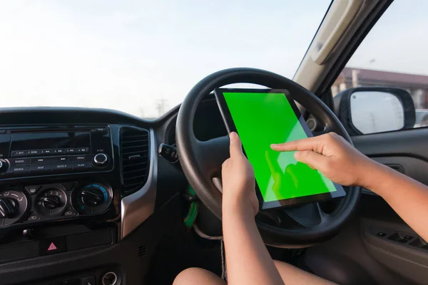 Hand Woman Using Tablet Blank Green Screen Monitor Suv Car — Stock Photo, Image