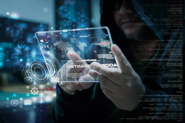 クリアを使用してハッカーは Hud のパネルを搭載したタブレットし コード グラフ データ河南サイバー技術コンセプト 暗い要素と粒プロセス フィールドの浅い深さの手にフォーカスを選択 — ストック写真