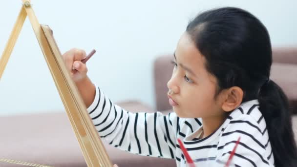 Aziatische Meisje Tekenen Schilderen Van Papier Art Voor Onderwijs Concept — Stockvideo
