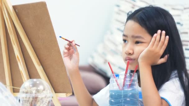 Çizim Boyama Kağıt Sanat Eğitim Kavramı Için Asyalı Küçük Kız — Stok video