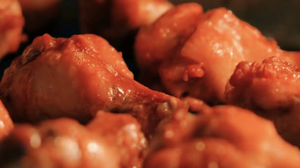 Sütés Forró Fűszeres Csirke Szárny Sütőben Grill Feldolgozott Gabona — Stock videók