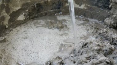 Daha önce DIY saptamak Çimento beton karışım harç için su dökme