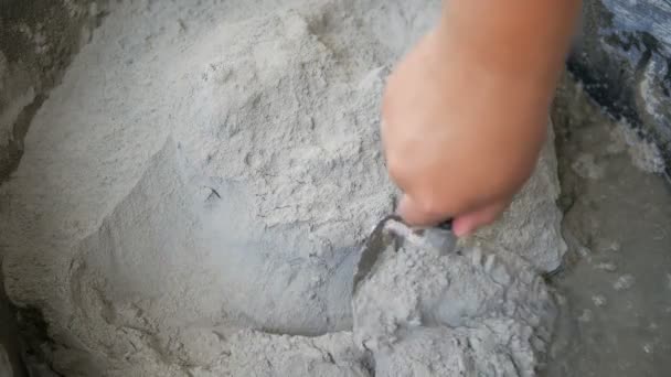 Hands Man Using Trowel Mix Mortar Diy Fix Cement Concrete — Stock Video