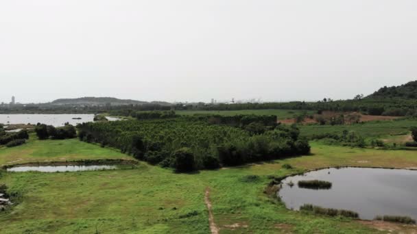 4K Drone shot vue aérienne paysage pittoresque de la nature montagne et forêt lieu en Thaïlande 