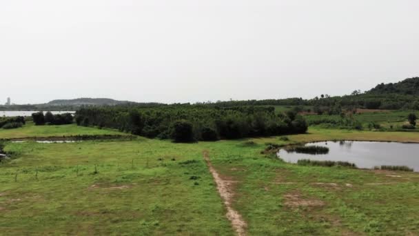 4K Drone shot vue aérienne paysage pittoresque de la nature montagne et forêt lieu en Thaïlande 