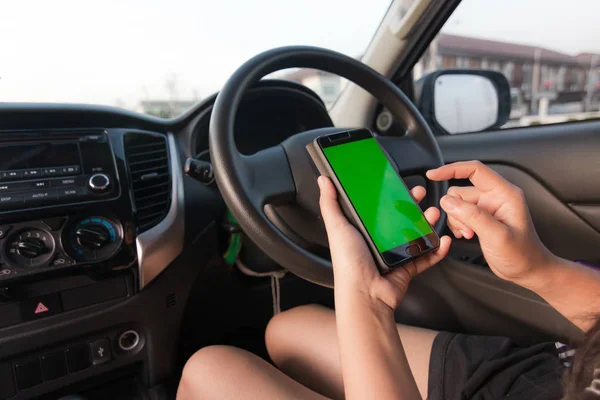 Hand Woman Using Smartphone Blank Green Screen Monitor Suv Car — Stock Photo, Image