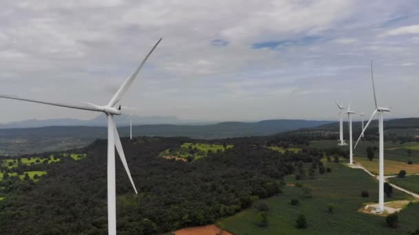 Drone Shot Flygfoto Natursköna Vindkraftverket För Elektriska Generation Eco Och — Stockvideo