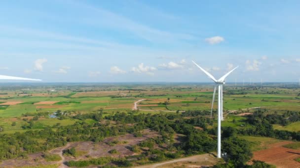 Drone Shot Flygfoto Natursköna Vindkraftverket För Elektriska Generation Eco Och — Stockvideo