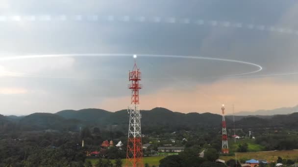 Drone Plano Vista Aérea Paisaje Escénico Torre Comunicación Con Agricultura — Vídeo de stock