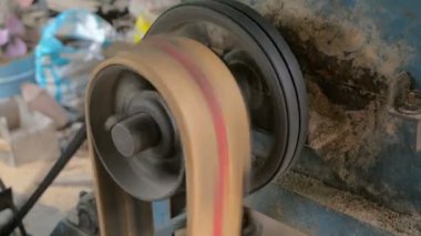 Kayış kasnak ve döner dişli iplik tarafından çalışma Tarım için eski makine 