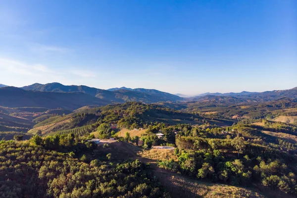 Drone Disparó Vista Aérea Paisaje Montaña Naturaleza Contra Cielo Azul —  Fotos de Stock