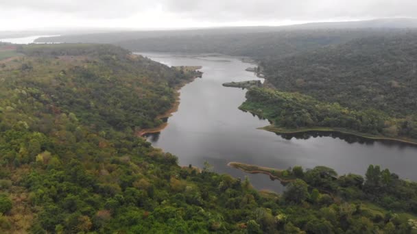 Drone Tiro Vista Aérea Paisagem Cênica Rio Campo Natureza Montanha — Vídeo de Stock