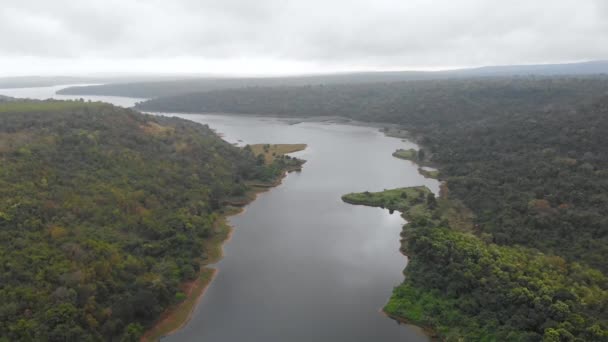 Drone Vista Aérea Vista Panorámica Paisaje Río Campo Naturaleza Montaña — Vídeos de Stock