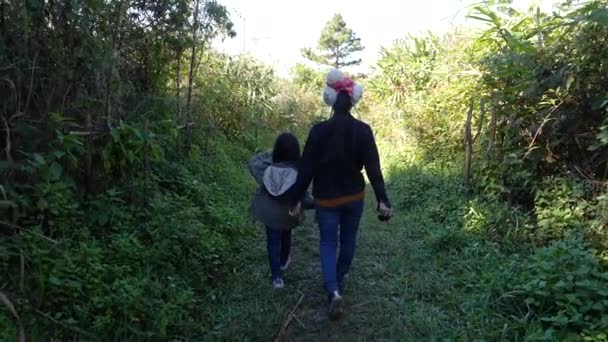 Slow Motion Mother Daughter Walking Travel Tropical Forest — Stock Video