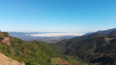 4 k uçağın shot havadan görünümü doğal peyzaj kırsal doğa dağ ve orman