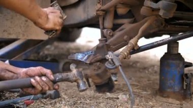 Eller için mekanik kaynak kamyon lades kemiği kumanda kolu ile karanlık ön tekerlek ve işlenmiş tahıl onarmak