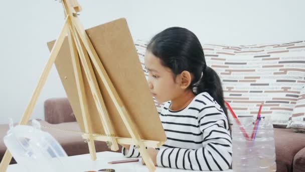 Asian Little Girl Drawing Painting Paper Art Education Concept — Stock Video