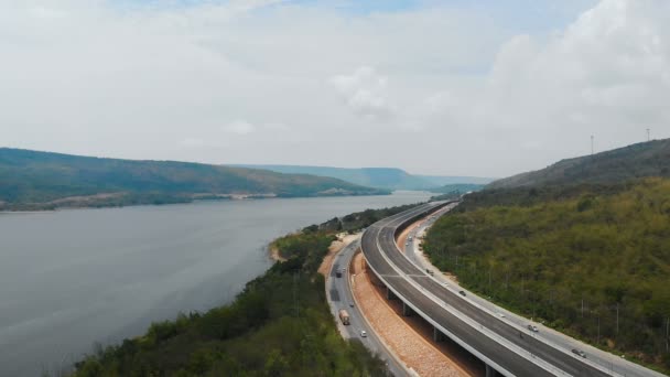 Τηλεχειριζόμενο Πυροβολισμό Εναέρια Θέα Υπό Κατασκευή Αυτοκινητόδρομος Εξπρές Δρόμο Διόδια — Αρχείο Βίντεο