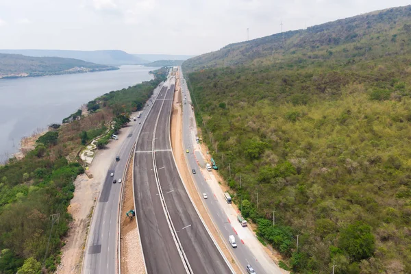 Drone strzał widok z lotu ptaka w budowie autostrady — Zdjęcie stockowe