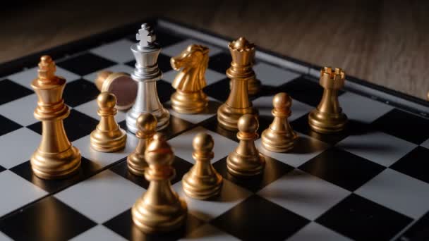 チェスボードメタファー競争のゲームを停止し 概念を破る — ストック動画