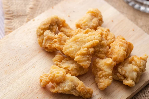 Odun kesme domuz sıcak ve baharatlı Kore barbekü kızarmış tavuk