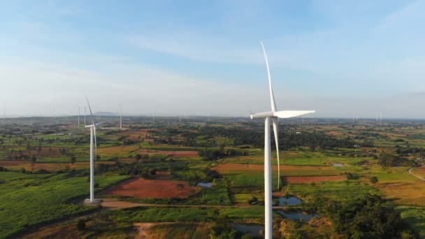 Drone Shot Flygfoto Natursköna Vindkraftverket För Elektriska Generation Eco Och — Stockvideo