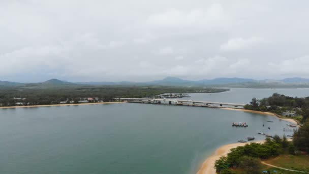 Drone Prohlédněte Vyhlídkovou Krajinu Písečné Pláže Moře — Stock video