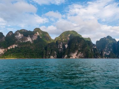 Büyük nehir ve rezervuar baraj tekne görünümü Manzara manzara