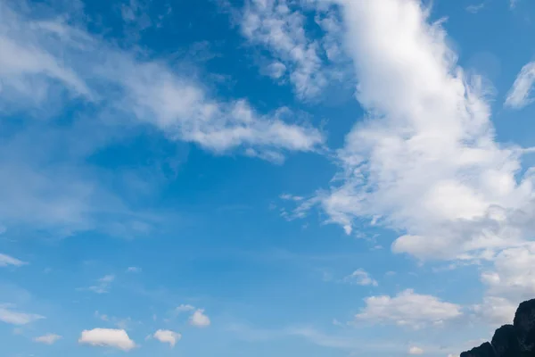 Natur blauer Himmel mit Wolken — Stockfoto