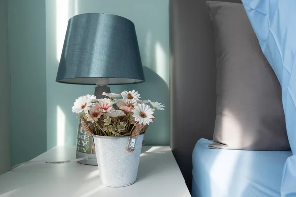 Zachte Toon mooie bloem in de pot — Stockfoto
