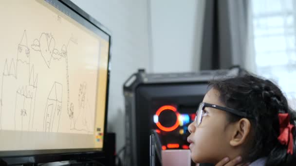 Asiática Niña Tailandés Estudiante Uniforme Usando Pluma Tableta Dibujo Digital — Vídeo de stock