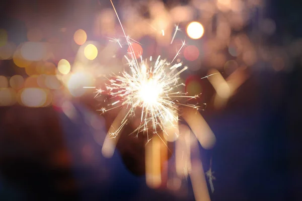 Fondo abstracto borroso pirotecnia fuegos artificiales y bokeh en th —  Fotos de Stock