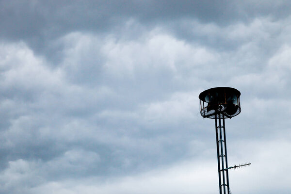 Серые и черные грозовые тучи