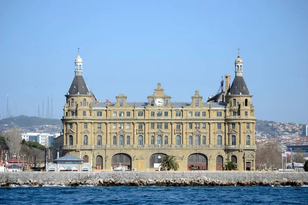Yangından önce tarihi İstanbul-Haydarpaşa tren istasyonu.