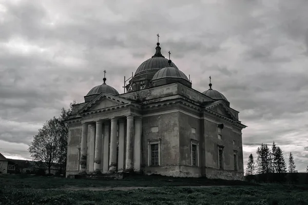 Colina Encuentra Una Antigua Iglesia Abandonada Sombría Mística — Foto de Stock