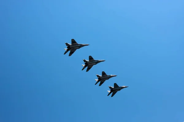 2020 Federación Rusa Moscú Aviones Militares Vuelan Desfile Victoria —  Fotos de Stock