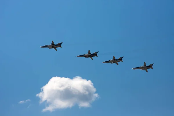 2020年6月24日 モスクワロシア連邦 軍用機は勝利パレードに飛ぶ — ストック写真