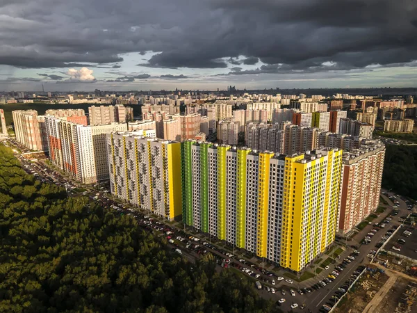 Stedelijk Gebied Buurt Van Het Bos Zon Bij Zonsondergang — Stockfoto