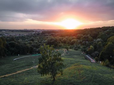 Doğal parkın üzerinde gün batımı