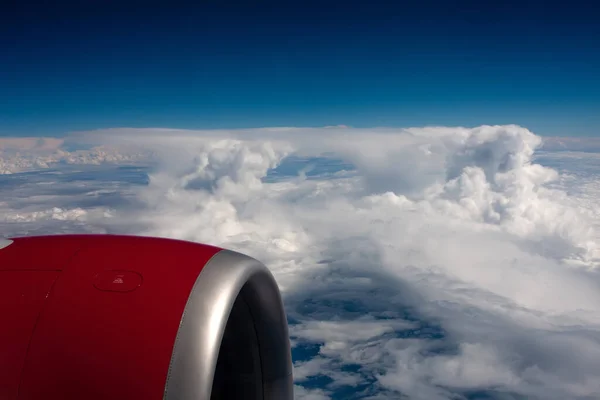 飛行機の窓から美しくカラフルな風景 — ストック写真